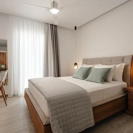 Phaistos 公寓式酒店 3*