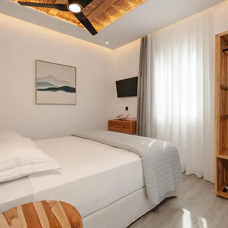 Phaistos Apartahotel 3*